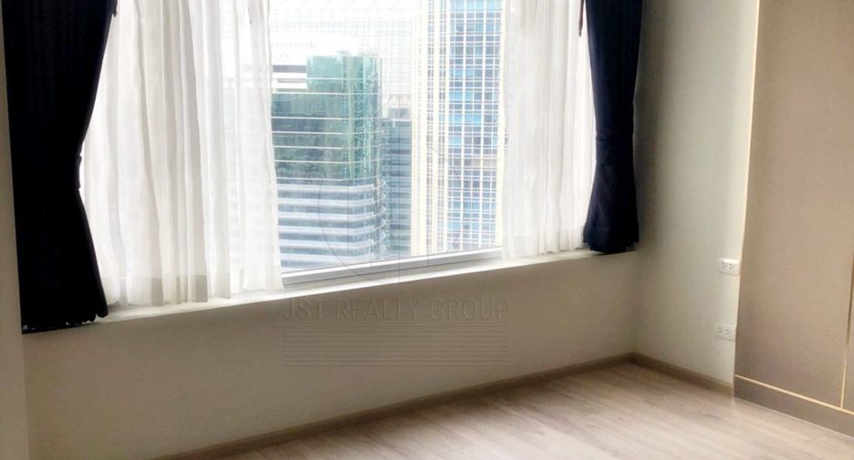 For rent 3 bedrooms condo in Pathum Wan, Bangkok