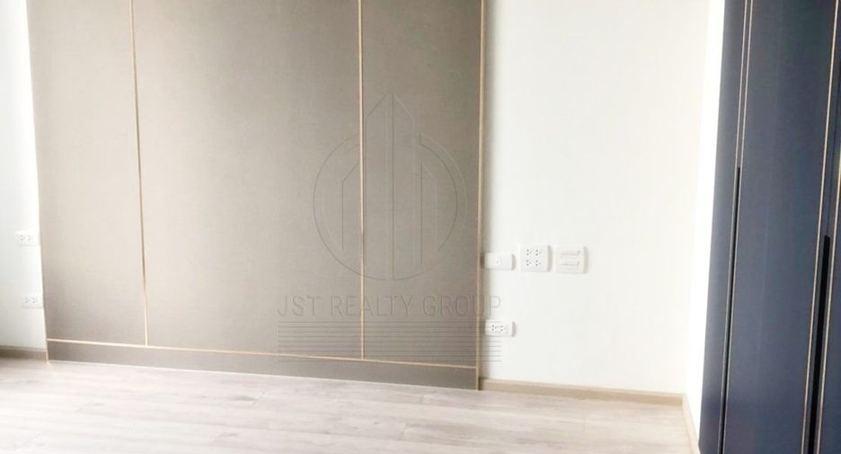 For rent 3 bedrooms condo in Pathum Wan, Bangkok