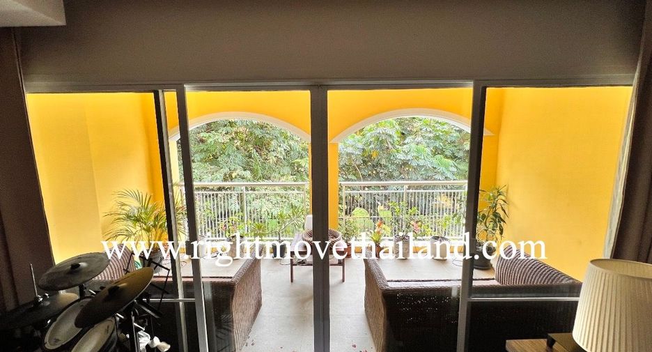 For sale 4 bedrooms condo in Khlong Toei, Bangkok