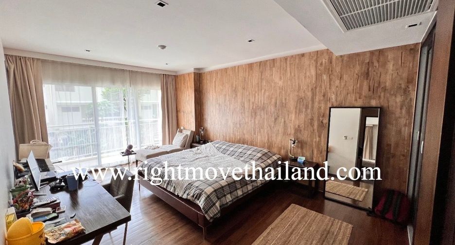 For sale 4 bedrooms condo in Khlong Toei, Bangkok