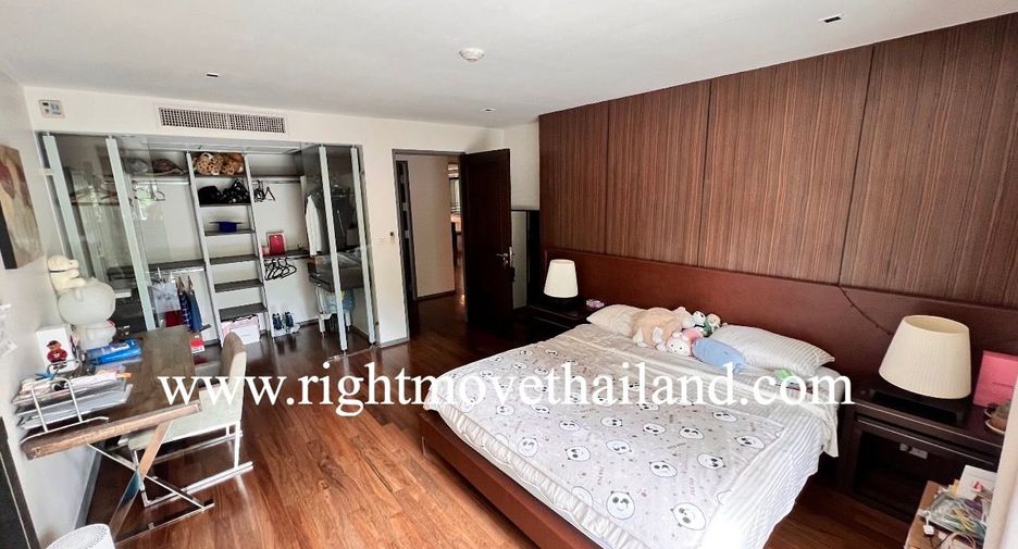 For sale 4 bedrooms condo in Khlong Toei, Bangkok
