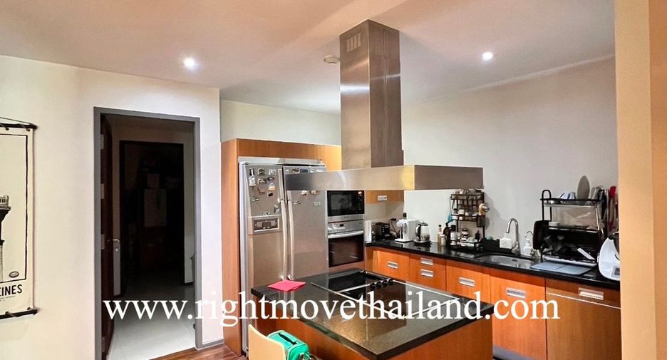 For sale 4 bedrooms condo in Khlong Toei, Bangkok