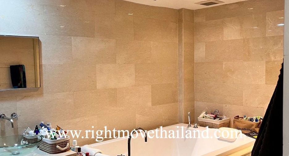 For sale 4 bedrooms condo in Khlong Toei, Bangkok