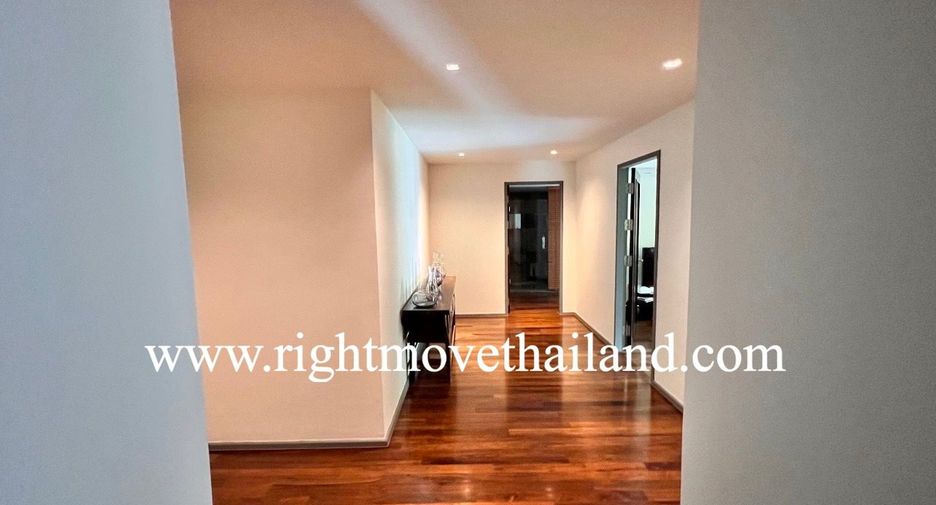 For sale 4 bedrooms condo in Khlong Toei, Bangkok