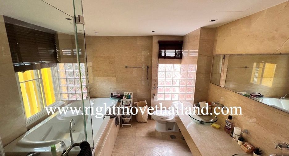 For sale 4 bedrooms condo in Khlong Toei, Bangkok
