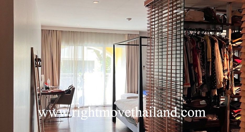 For sale 4 bedrooms condo in Khlong Toei, Bangkok