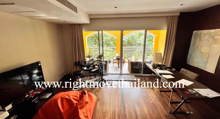 For sale 4 bedrooms condo in Khlong Toei, Bangkok