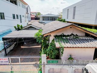 For sale 7 Beds house in Wang Thonglang, Bangkok