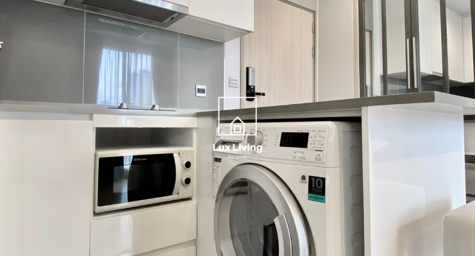 For rent and for sale 1 bed condo in Watthana, Bangkok
