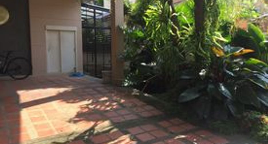 Casa en alquiler de 3 habitaciones en Mueang Samut Prakan, Samut Prakan