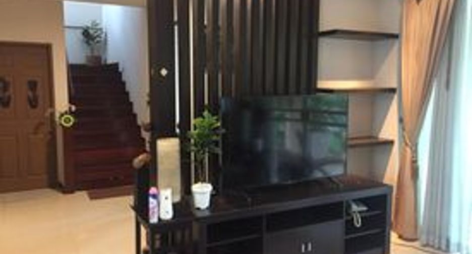 Casa en alquiler de 3 habitaciones en Mueang Samut Prakan, Samut Prakan