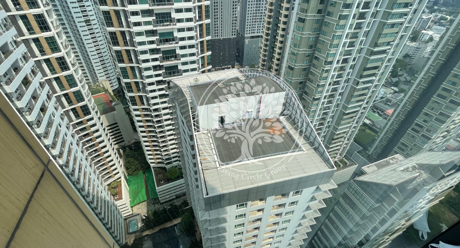 For rent 2 bedrooms condo in Khlong Toei, Bangkok