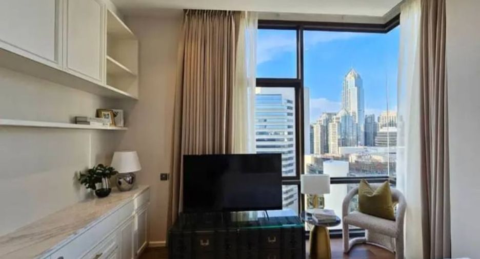For rent 2 bedrooms condo in Pathum Wan, Bangkok