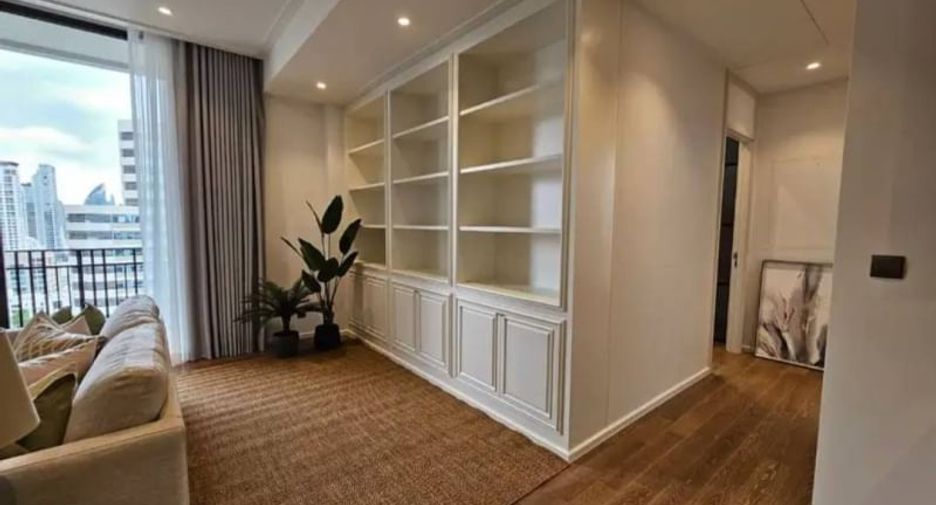 For rent 2 bedrooms condo in Pathum Wan, Bangkok