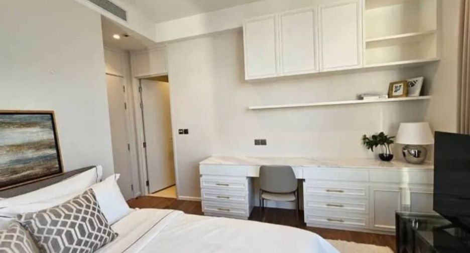 For rent 2 bedrooms condo in Pathum Wan, Bangkok