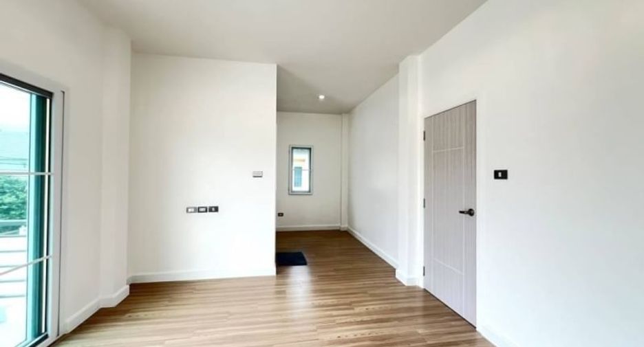 For sale 3 bedrooms house in Si Racha, Chonburi