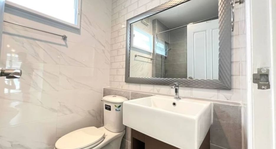 For sale 3 bedrooms house in Si Racha, Chonburi