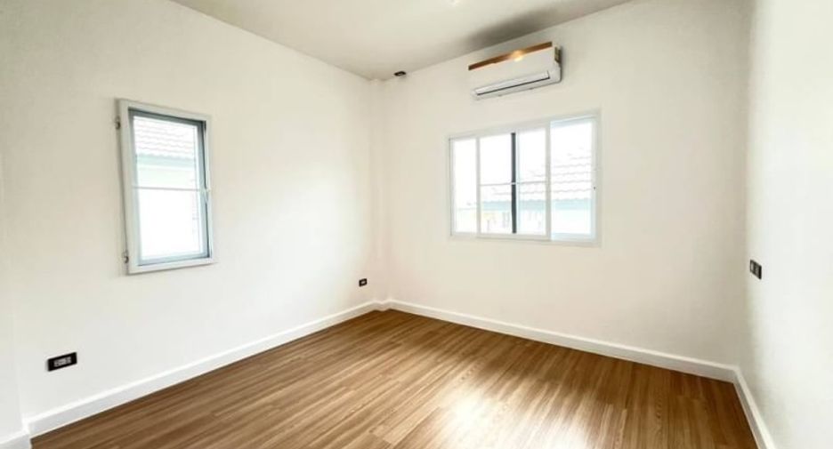 For sale 3 bedrooms house in Si Racha, Chonburi