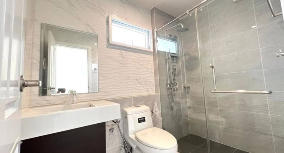 For sale 3 bedrooms house in Si Racha, Chonburi