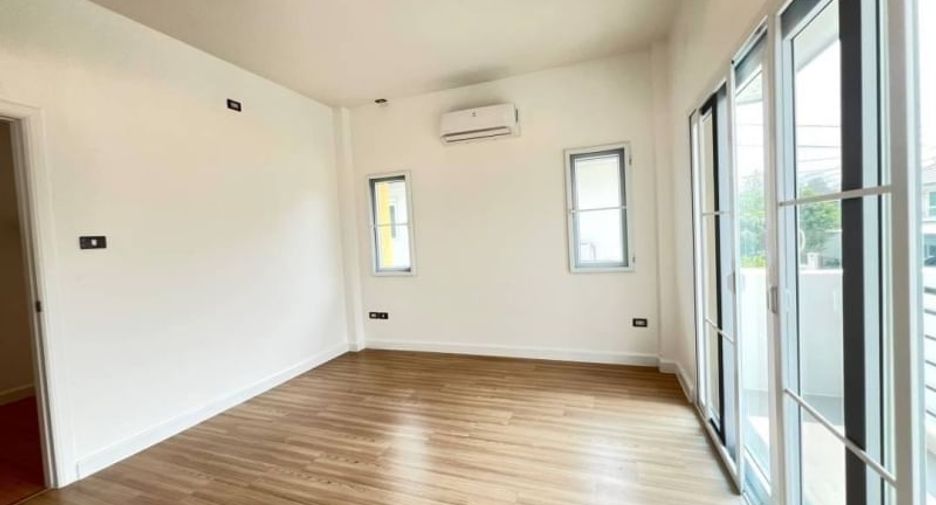 For sale 3 bedrooms house in Si Racha, Chonburi