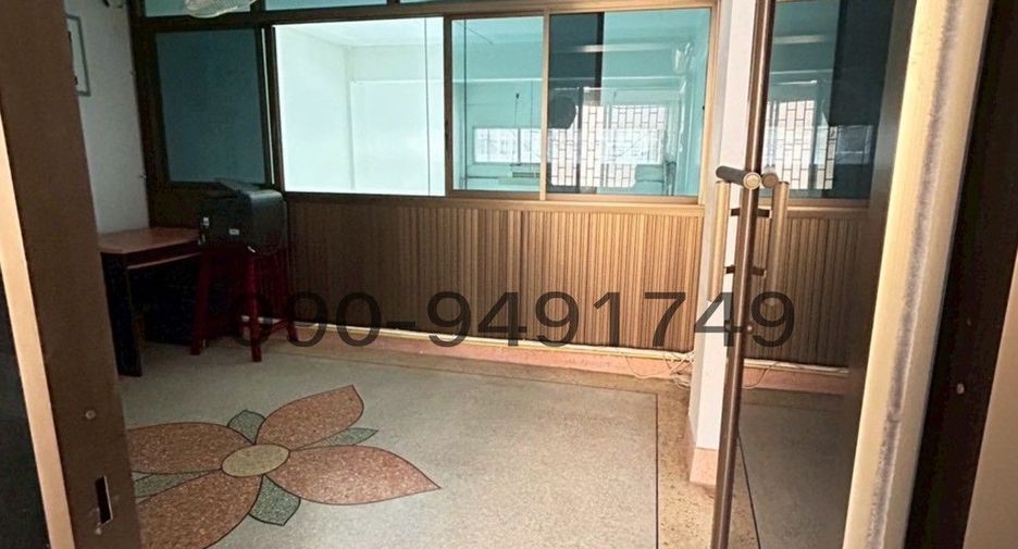 For rent 3 bedrooms retail Space in Bang Kho Laem, Bangkok