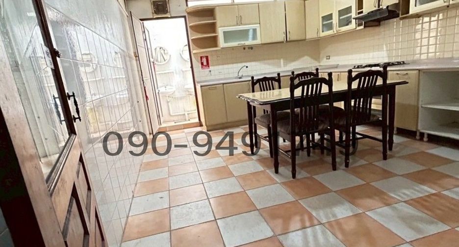 For rent 3 bedrooms retail Space in Bang Kho Laem, Bangkok