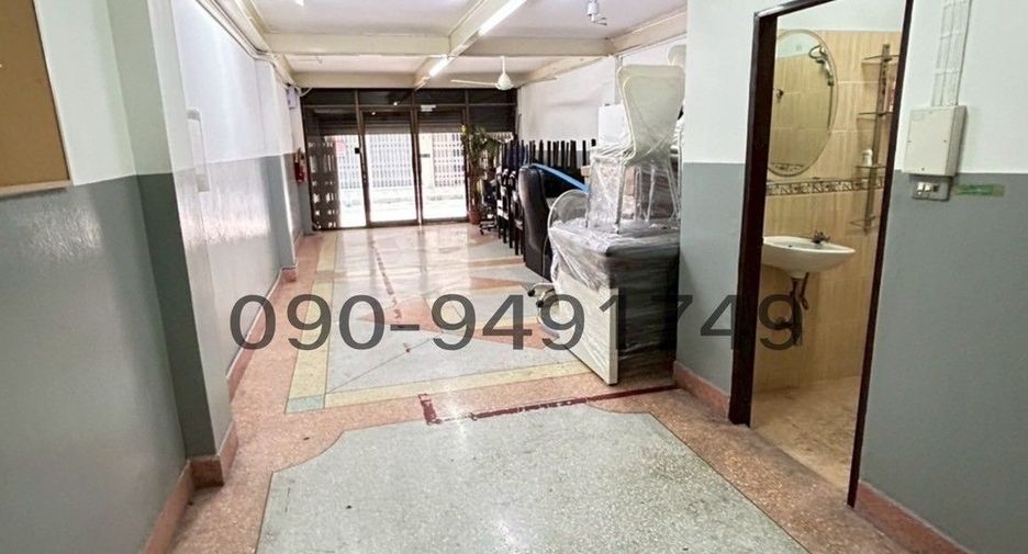 For rent 3 bedrooms retail Space in Bang Kho Laem, Bangkok