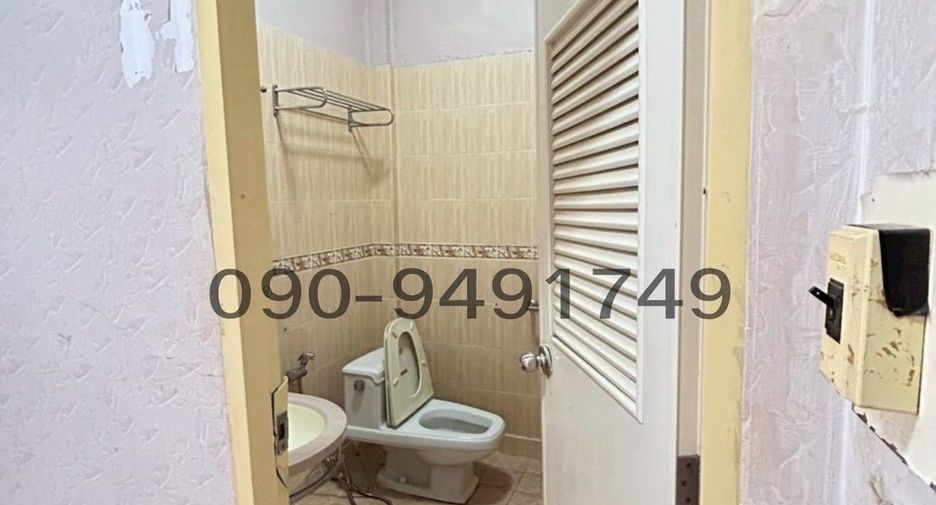 For rent 3 bedrooms retail Space in Bang Kho Laem, Bangkok