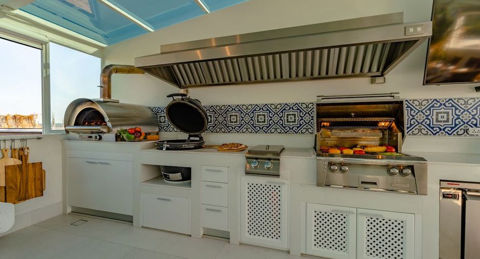 For sale 4 bedrooms condo in Mueang Phuket, Phuket