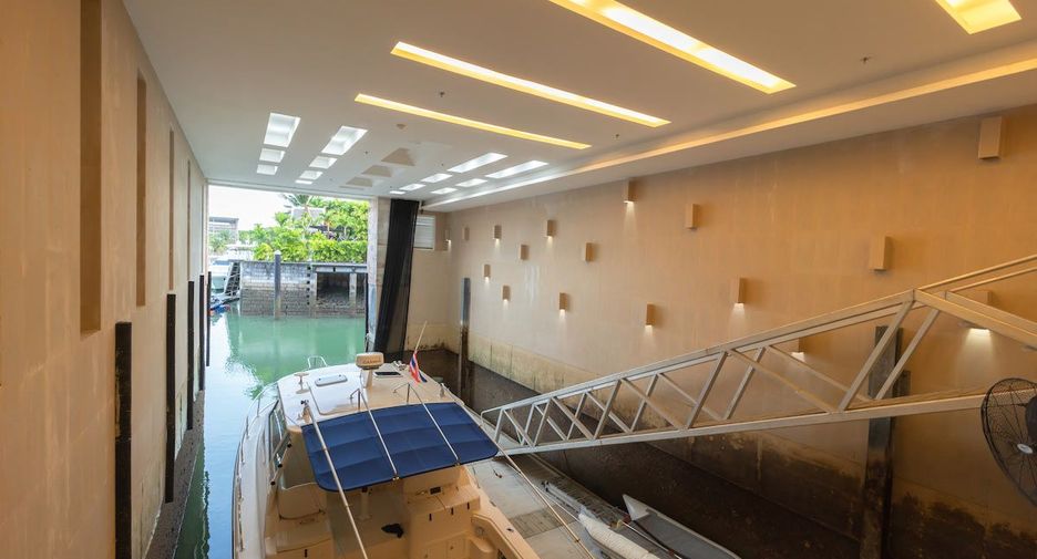 For sale 4 bedrooms condo in Mueang Phuket, Phuket