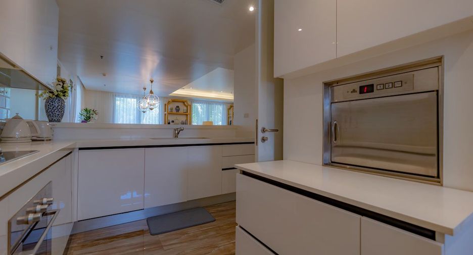 For sale 4 bedrooms condo in Mueang Phuket, Phuket
