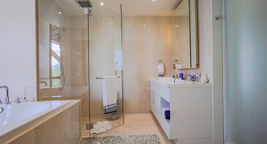 For sale 4 bedrooms condo in Mueang Phuket, Phuket