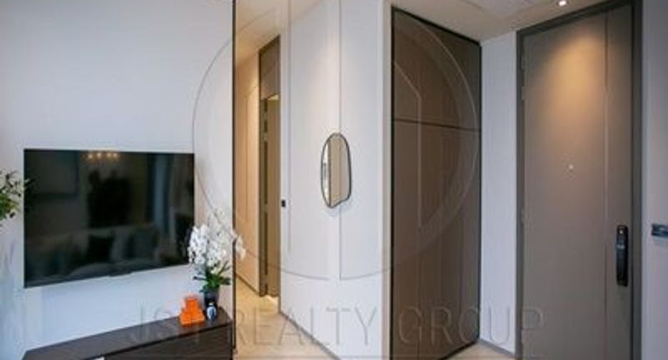 For rent 3 bedrooms condo in Yan Nawa, Bangkok