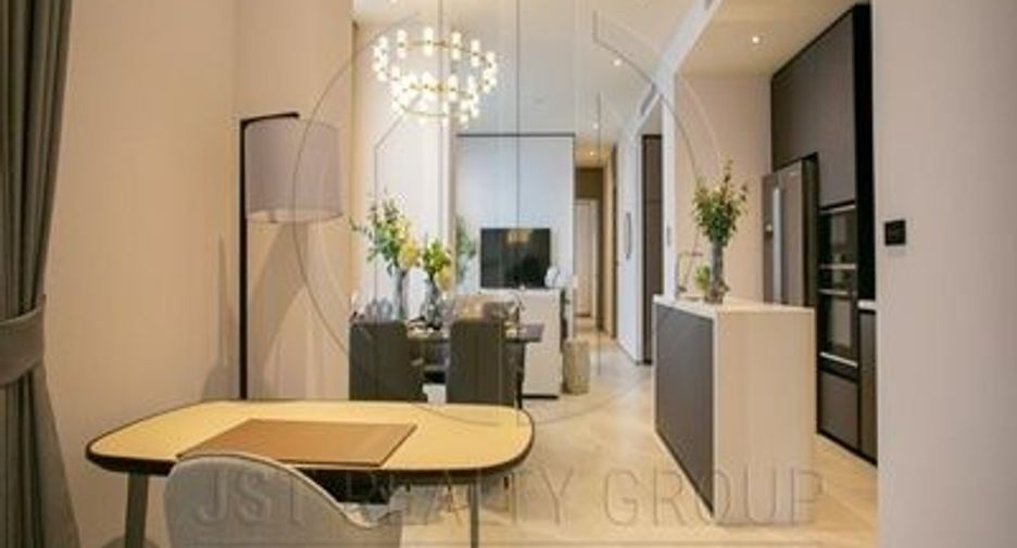 For rent 3 bedrooms condo in Yan Nawa, Bangkok