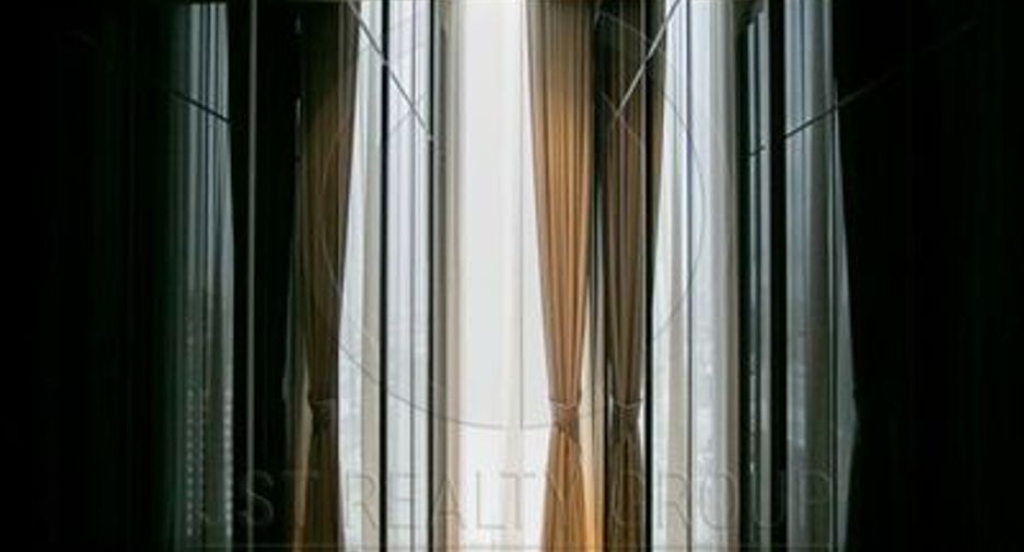 For rent 3 bedrooms condo in Yan Nawa, Bangkok