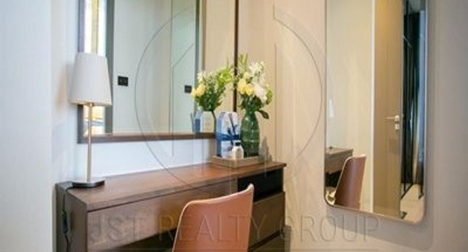 For rent 3 bedrooms condo in Yan Nawa, Bangkok
