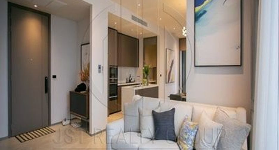 For rent 3 bedrooms condo in Yan Nawa, Bangkok