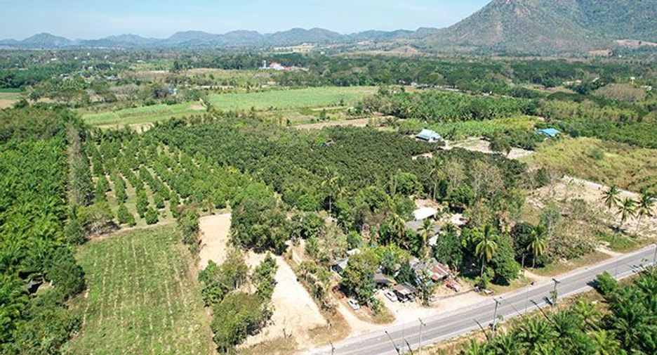 For sale land in Nong Ya Plong, Phetchaburi
