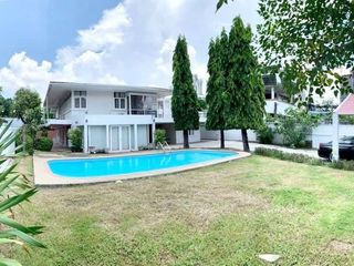 For rent 4 bedrooms house in Khlong Toei, Bangkok