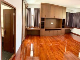 For rent 4 bedrooms house in Khlong Toei, Bangkok