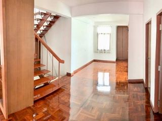 For rent 4 bedrooms house in Khlong Toei, Bangkok