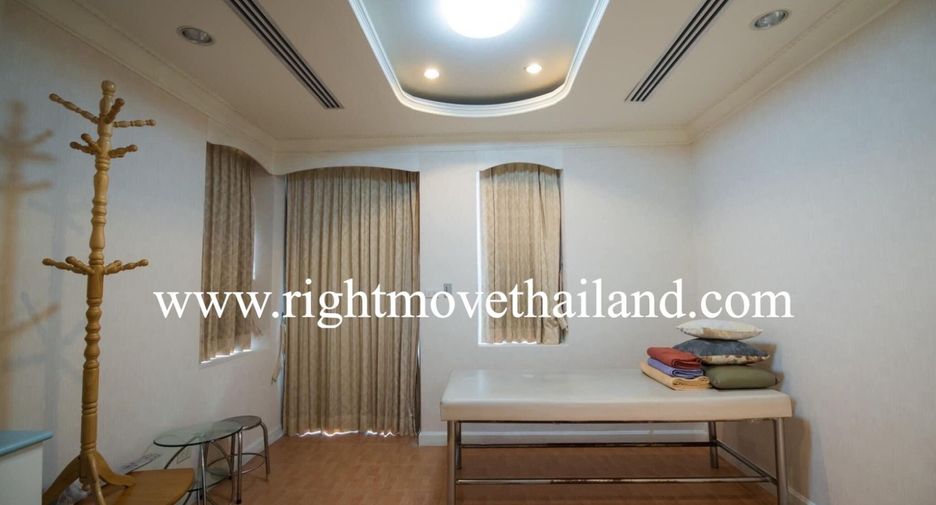 For sale 5 bed house in Huai Khwang, Bangkok