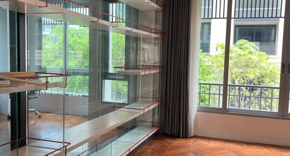 For rent 4 bedrooms office in Watthana, Bangkok
