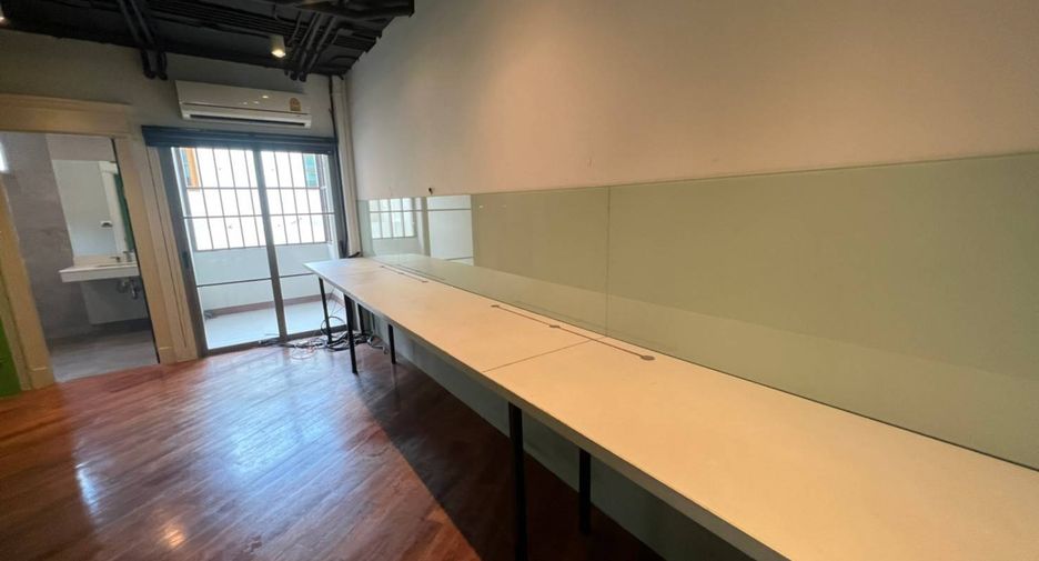 For rent 4 bedrooms office in Watthana, Bangkok