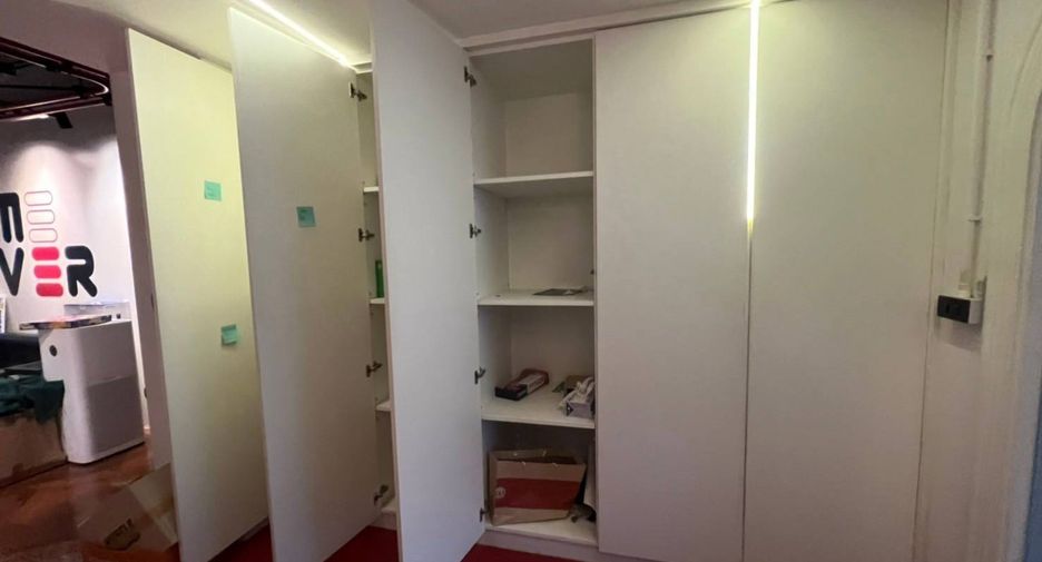 For rent 4 bedrooms office in Watthana, Bangkok