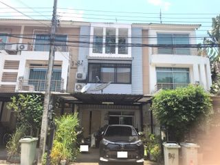 For sale 3 bed townhouse in Lak Si, Bangkok