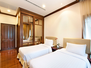 À louer 4 chambres maison à Yan Nawa, Bangkok