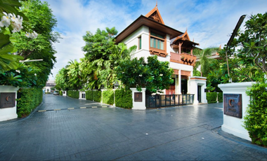 À louer 4 chambres maison à Yan Nawa, Bangkok