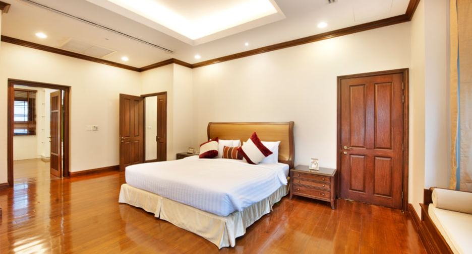 Casa en alquiler de 4 habitaciones en Yan Nawa, Bangkok