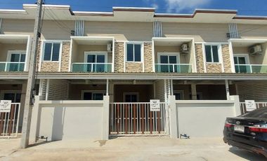 For rent 3 bed townhouse in Nakhon Chai Si, Nakhon Pathom